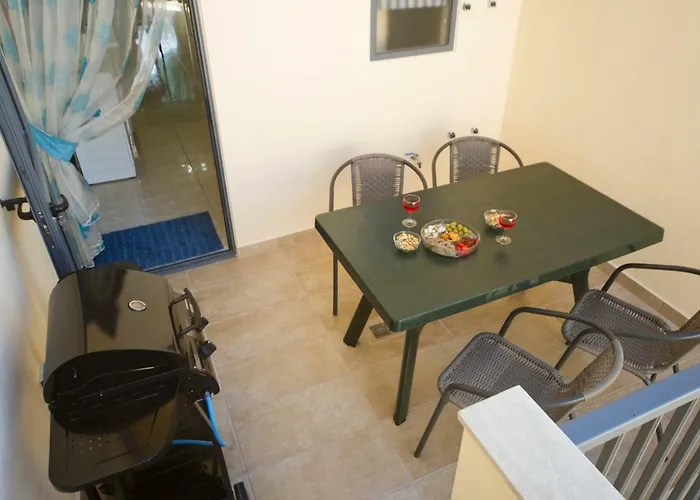 Sliema Duplex 1 Bedroom Apartment With 2 Bathrooms- Sleep 4