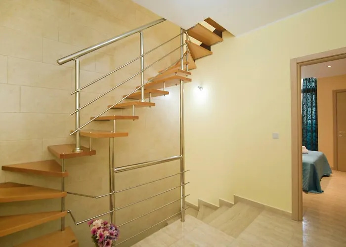 Sliema Duplex 1 Bedroom Apartment With 2 Bathrooms- Sleep 4
