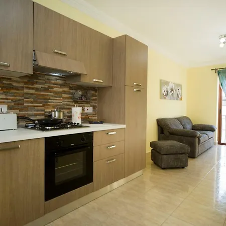 Sliema Duplex 1 Bedroom Apartment With 2 Bathrooms- Sleep 4 Exterior photo