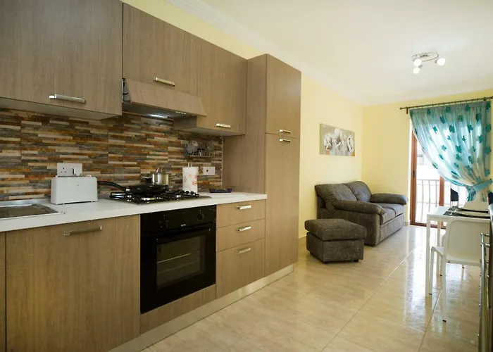 Sliema Duplex 1 Bedroom Apartment With 2 Bathrooms- Sleep 4